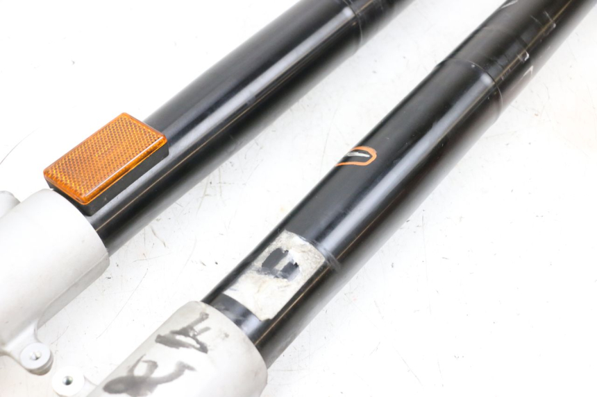 photo de OSŁONA WIDEŁEK AMORTYZATORA BMW R GS 1250 (2021 - 2024) - Struktura - zbliżenie