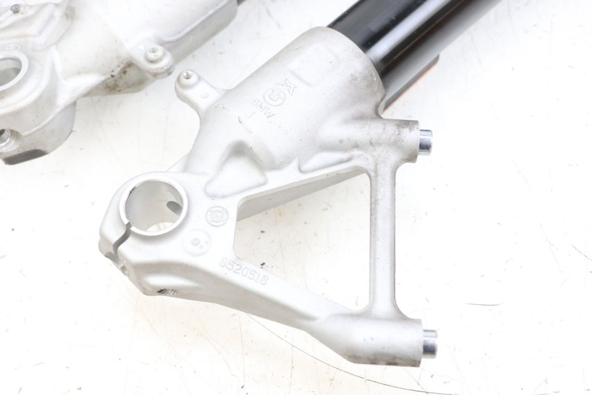 photo de OSŁONA WIDEŁEK AMORTYZATORA BMW R GS 1250 (2021 - 2024) - Zoom stanu zużycia