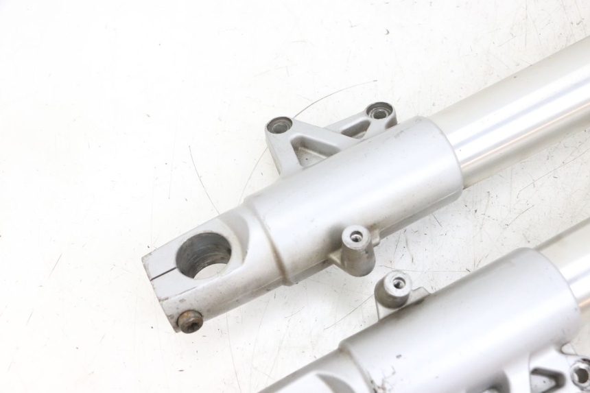 photo de OSŁONA WIDEŁEK ZAWIESZENIA PRZEDNIEGO BMW R RT ABS 1200 (2010 - 2014) - Zbliżenie komponentów