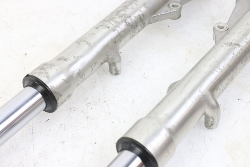 photo de OSŁONA WIDEŁEK ZAWIESZENIA PRZEDNIEGO REGAL RAPTOR RAXTER 2 125 (2007 - 2015) - Punkty mocowania