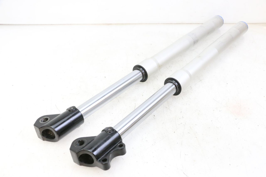 photo de OSŁONA WIDEŁEK AMORTYZATORA APOLLO RFZ 125 - Zbliżenie komponentów