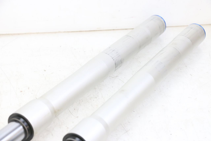 photo de OSŁONA WIDEŁEK AMORTYZATORA APOLLO RFZ 125 - Widok z bliska