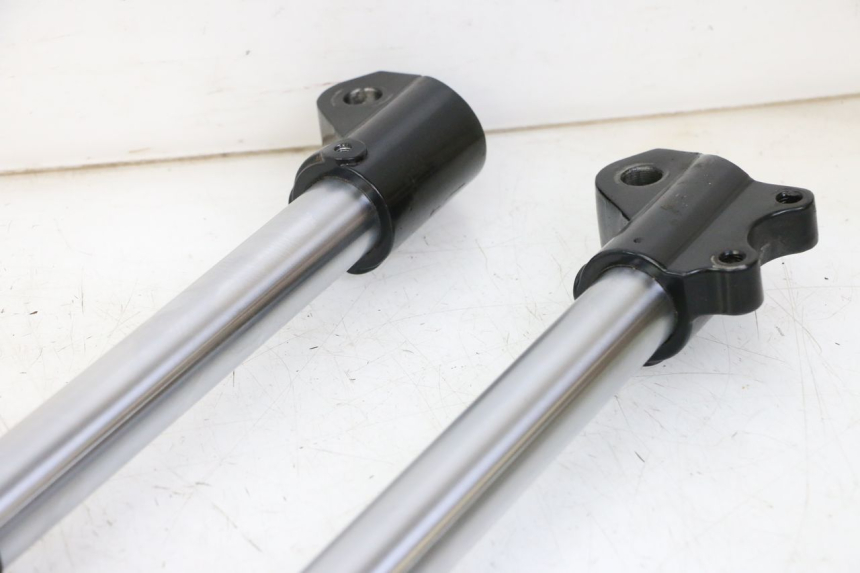 photo de OSŁONA WIDEŁEK AMORTYZATORA APOLLO RFZ 125 - Punkty mocowania