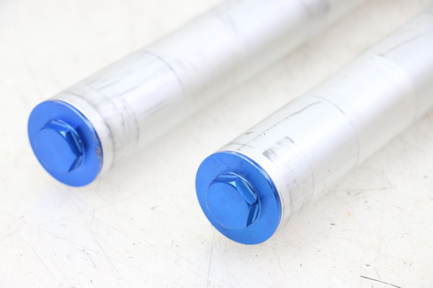 photo de OSŁONA WIDEŁEK AMORTYZATORA APOLLO RFZ 125 - Stan powierzchni