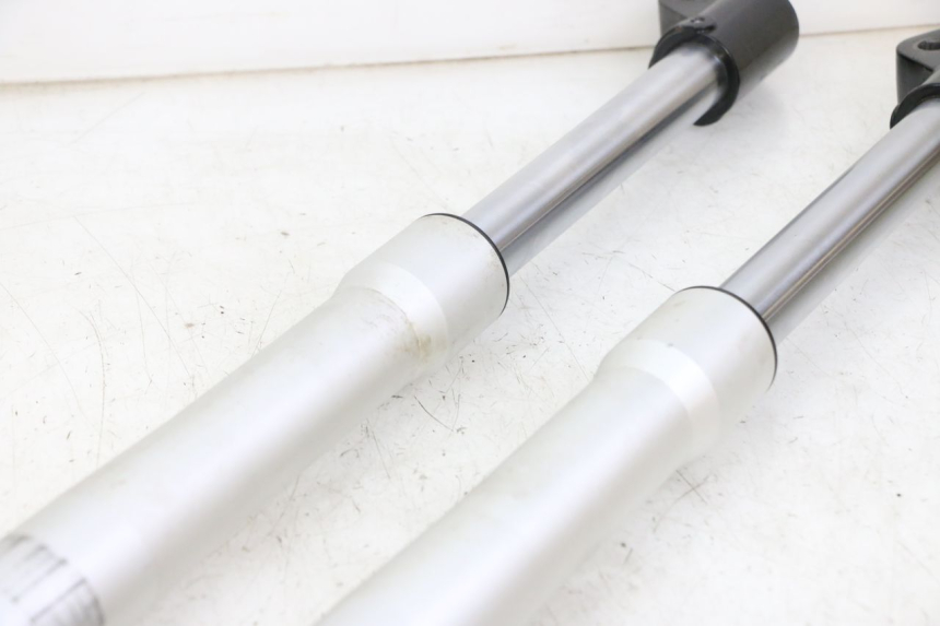 photo de OSŁONA WIDEŁEK AMORTYZATORA APOLLO RFZ 125 - Oznaczenia i referencje