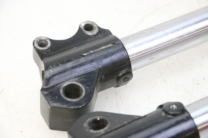 photo de OSŁONA WIDEŁEK AMORTYZATORA APOLLO RFZ 150 - Szczegóły charakterystyczne