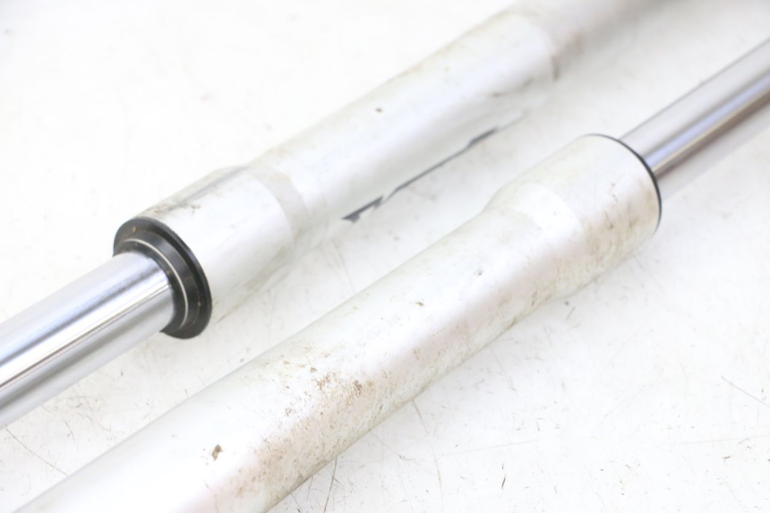 photo de OSŁONA WIDEŁEK AMORTYZATORA APOLLO RFZ 150 - Widok z bliska