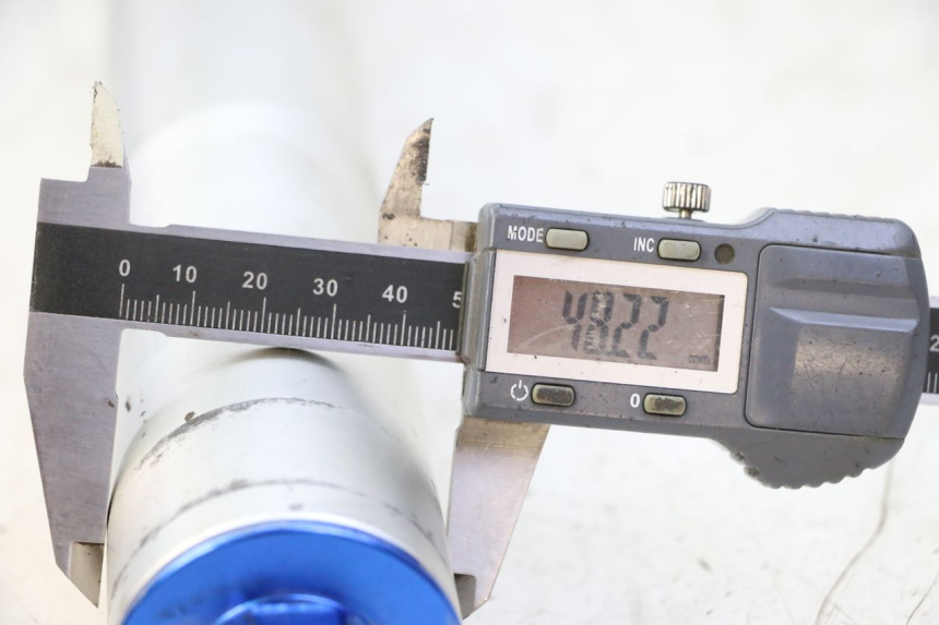 photo de OSŁONA WIDEŁEK AMORTYZATORA APOLLO RFZ 150 - Inny kąt widzenia