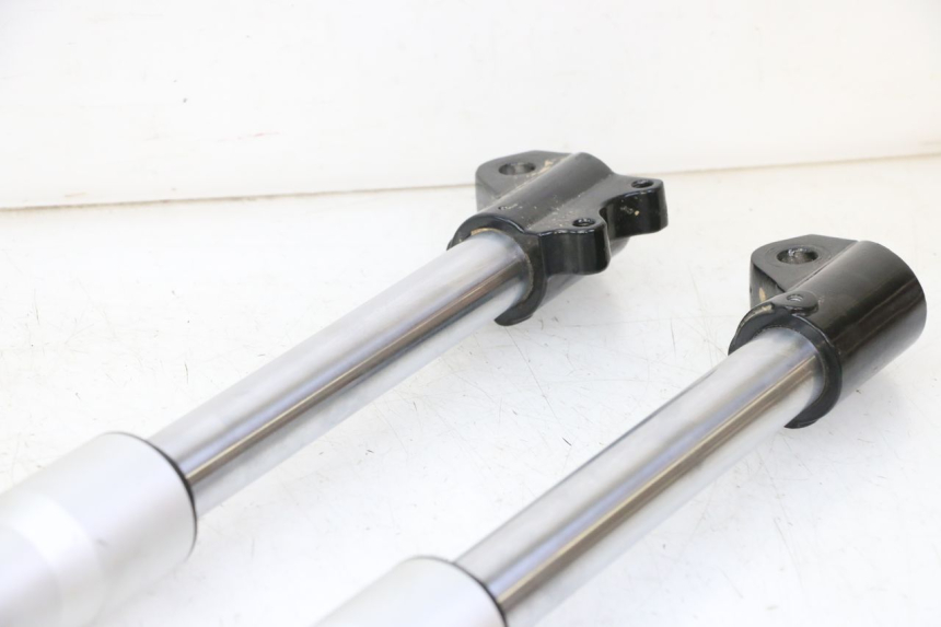 photo de OSŁONA WIDEŁEK AMORTYZATORA APOLLO RFZ 125 - Punkty mocowania