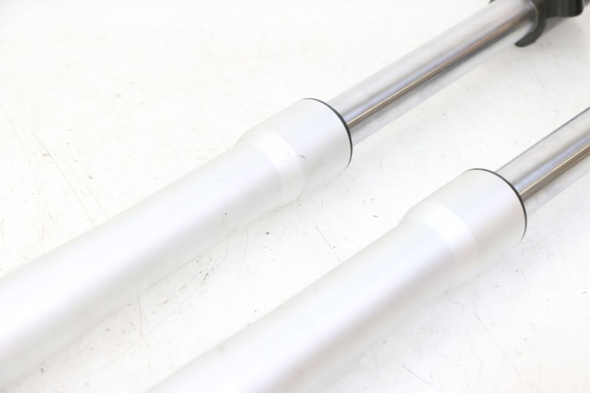 photo de OSŁONA WIDEŁEK AMORTYZATORA APOLLO RFZ 125 - Stan powierzchni