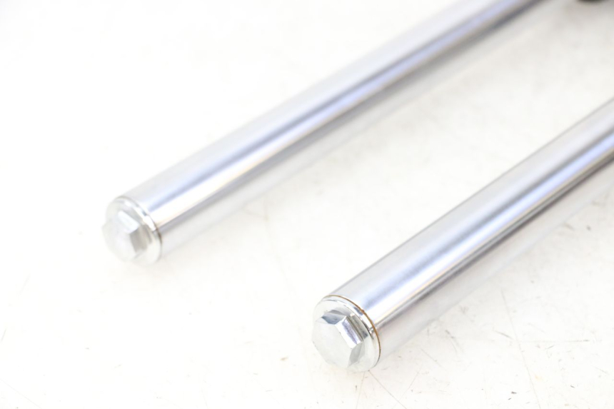 photo de OSŁONA WIDEŁEK AMORTYZATORA APOLLO RFZ 125 - Szczegóły charakterystyczne