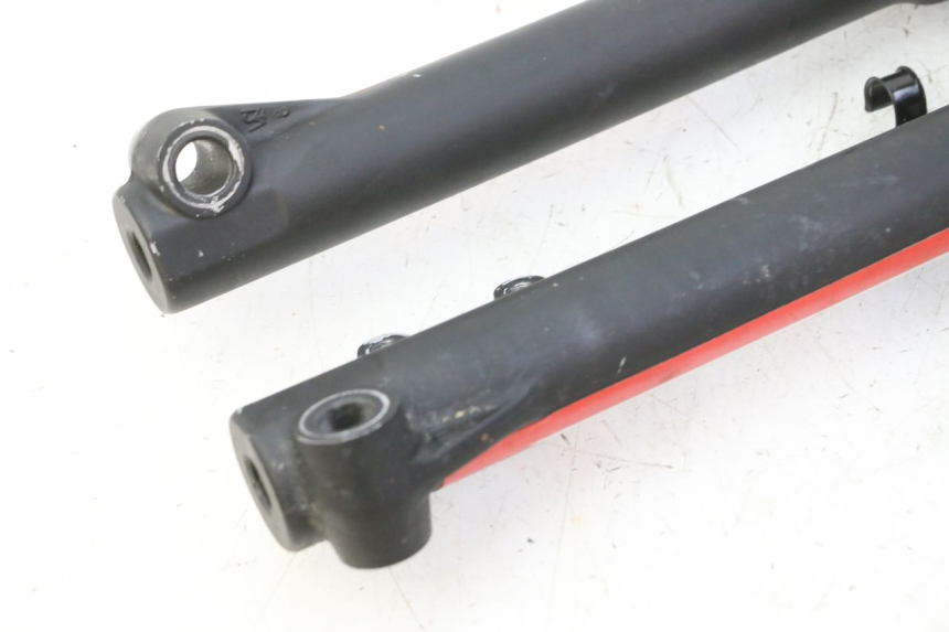 photo de OSŁONA WIDEŁEK AMORTYZATORA APOLLO RFZ 125 - Stan powierzchni