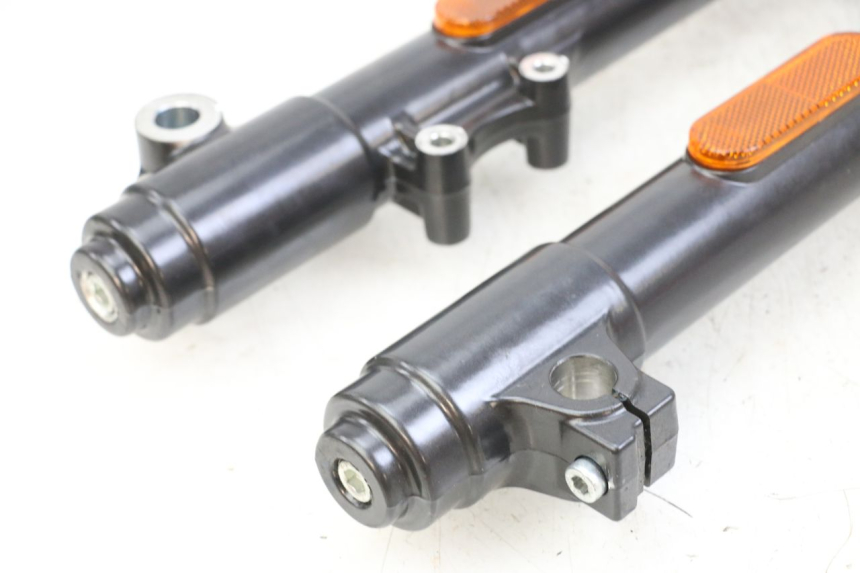 photo de OSŁONA WIDEŁEK AMORTYZATORA ROYAL ENFIELD SCRAM 411 (2022 - 2024) - Widok produktu