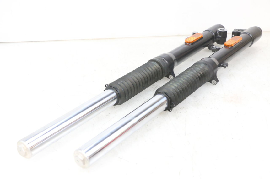 photo de OSŁONA WIDEŁEK AMORTYZATORA ROYAL ENFIELD SCRAM 411 (2022 - 2024) - Inny kąt widzenia