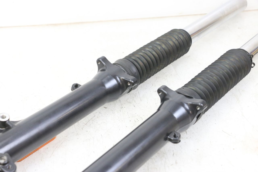 photo de OSŁONA WIDEŁEK AMORTYZATORA ROYAL ENFIELD SCRAM 411 (2022 - 2024) - Widok ogólny