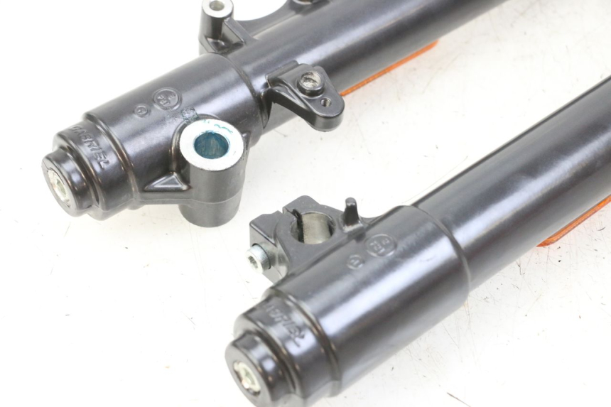 photo de OSŁONA WIDEŁEK AMORTYZATORA ROYAL ENFIELD SCRAM 411 (2022 - 2024) - Punkty mocowania