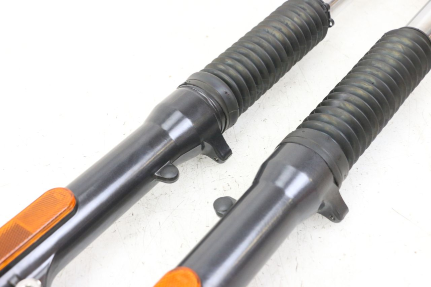 photo de OSŁONA WIDEŁEK AMORTYZATORA ROYAL ENFIELD SCRAM 411 (2022 - 2024) - Oznaczenia i referencje