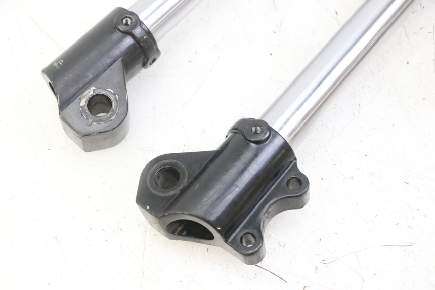 photo de OSŁONA WIDEŁEK AMORTYZATORA APOLLO RXF 125 - Szczegóły charakterystyczne