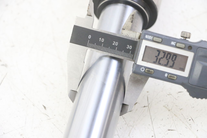 photo de OSŁONA WIDEŁEK AMORTYZATORA APOLLO RXF 125 - Zoom stanu zużycia