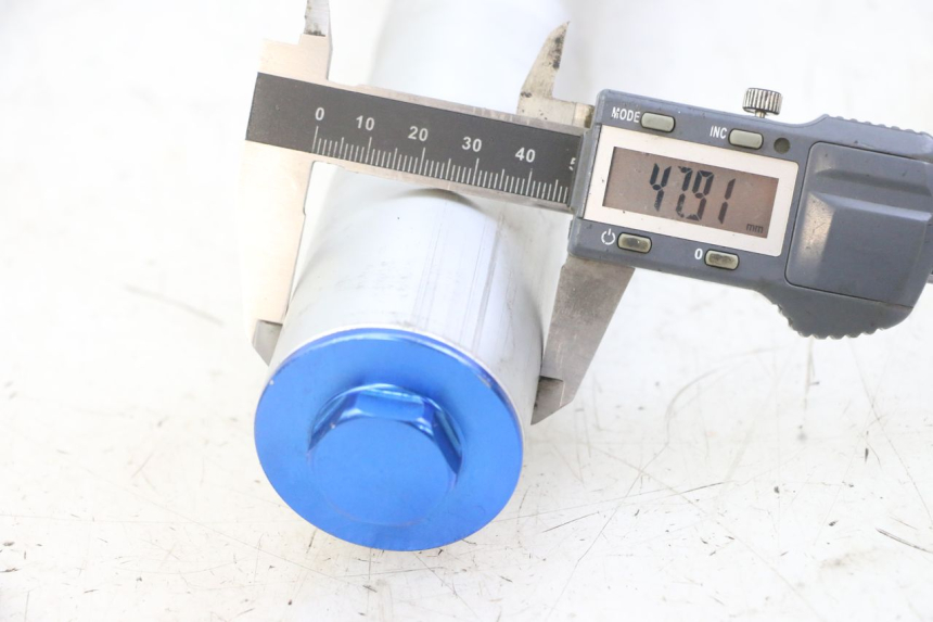 photo de OSŁONA WIDEŁEK AMORTYZATORA APOLLO RXF 125 - Zbliżenie techniczne