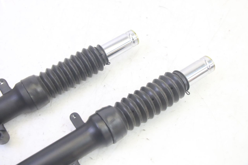 photo de OSŁONA WIDEŁEK ZAWIESZENIA PRZEDNIEGO JM MOTORS SANTANA EVO 50 (2024 - 2026) - Zoom stanu zużycia