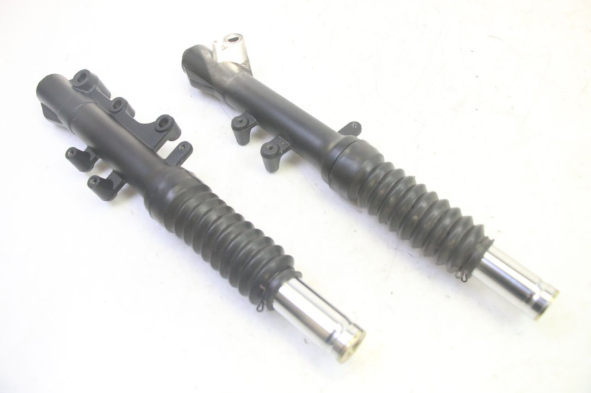 photo de OSŁONA WIDEŁEK ZAWIESZENIA PRZEDNIEGO JM MOTORS SANTANA EVO 50 (2024 - 2026) - Zbliżenie techniczne