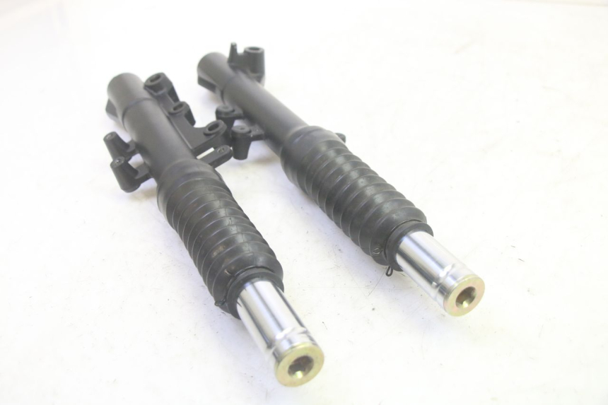 photo de OSŁONA WIDEŁEK ZAWIESZENIA PRZEDNIEGO JM MOTORS SANTANA EVO 50 (2024 - 2026) - Widok ogólny