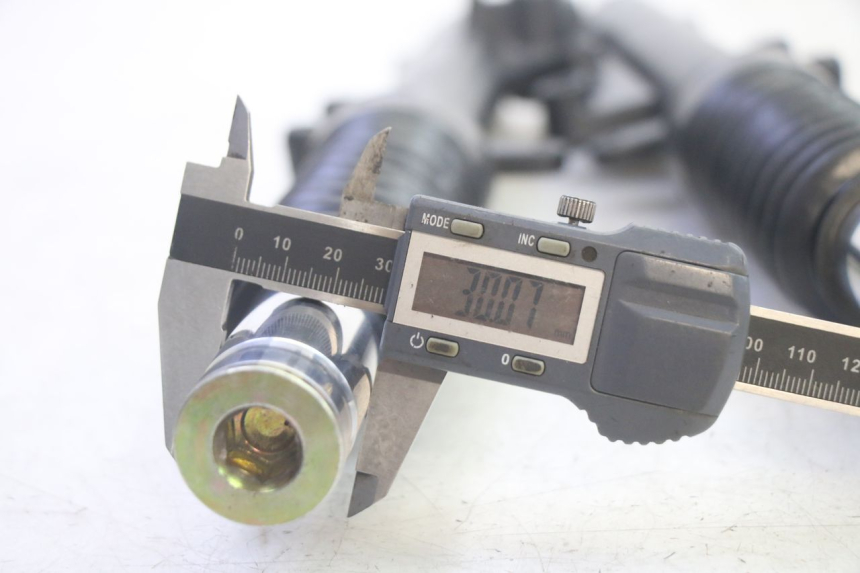 photo de OSŁONA WIDEŁEK ZAWIESZENIA PRZEDNIEGO JM MOTORS SANTANA EVO 50 (2024 - 2026) - Punkty mocowania