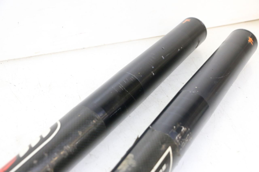 photo de OSŁONA WIDEŁEK AMORTYZATORA KTM SUPERENDURO R 950 (2005 - 2009) - Zbliżenie komponentów