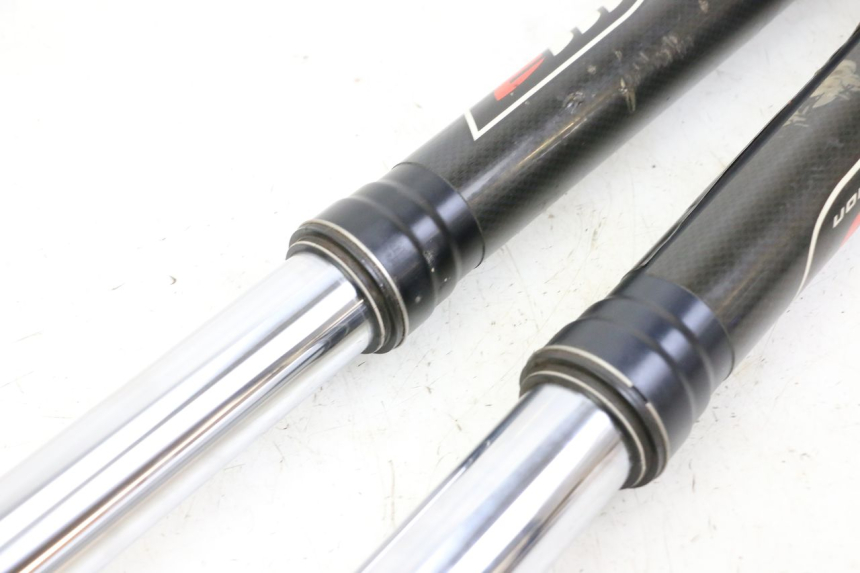 photo de OSŁONA WIDEŁEK AMORTYZATORA KTM SUPERENDURO R 950 (2005 - 2009) - Widok z bliska