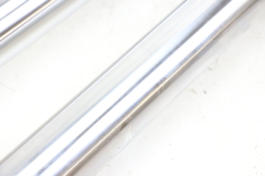 photo de OSŁONA WIDEŁEK AMORTYZATORA KTM SUPERENDURO R 950 (2005 - 2009) - Zbliżenie techniczne