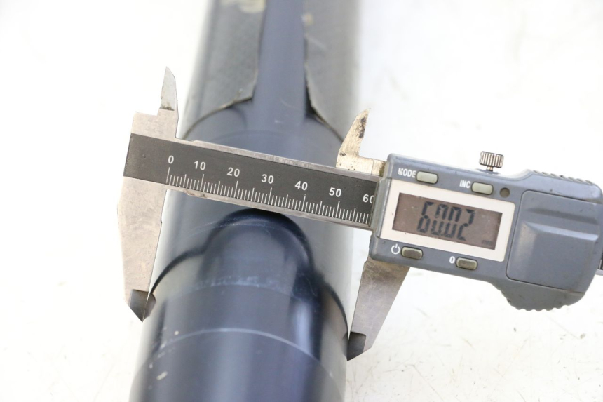 photo de OSŁONA WIDEŁEK AMORTYZATORA KTM SUPERENDURO R 950 (2005 - 2009) - Inny kąt widzenia