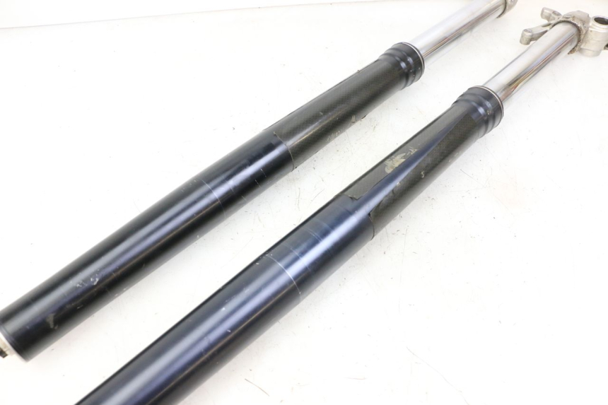 photo de OSŁONA WIDEŁEK AMORTYZATORA KTM SUPERENDURO R 950 (2005 - 2009) - Zbliżenie techniczne