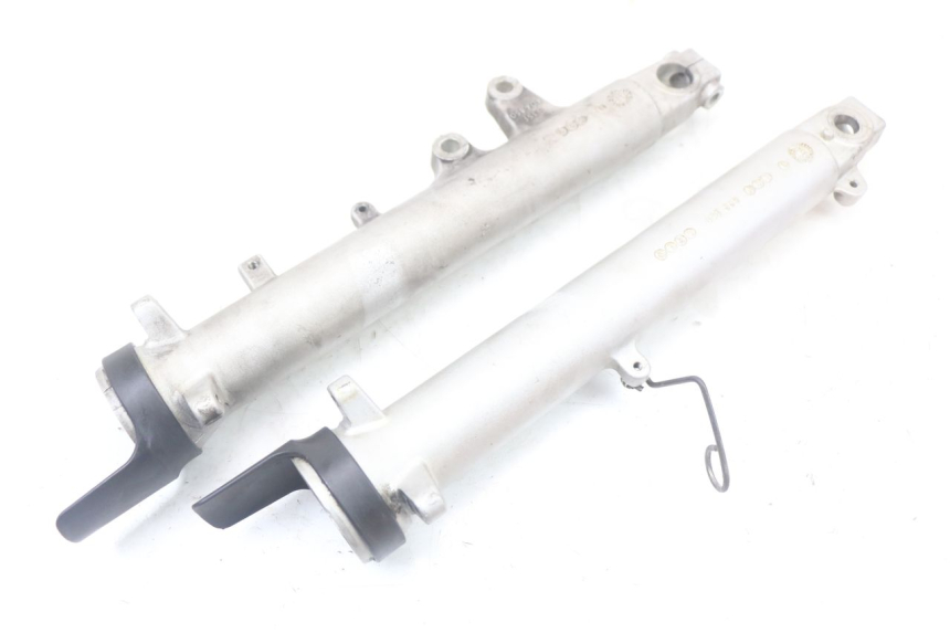 photo de OSŁONA WIDEŁEK AMORTYZATORA SUZUKI GS F 500 (2004 - 2007) - Zoom stanu zużycia