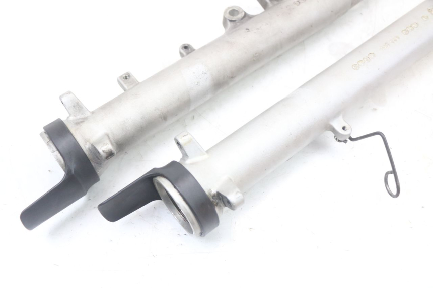 photo de OSŁONA WIDEŁEK AMORTYZATORA SUZUKI GS F 500 (2004 - 2007) - Inny kąt widzenia