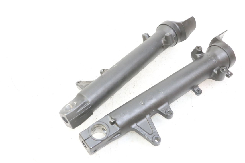 photo de OSŁONA WIDEŁEK ZAWIESZENIA PRZEDNIEGO SUZUKI GSX F GSXF 650 (2007 - 2015) - Inny kąt widzenia