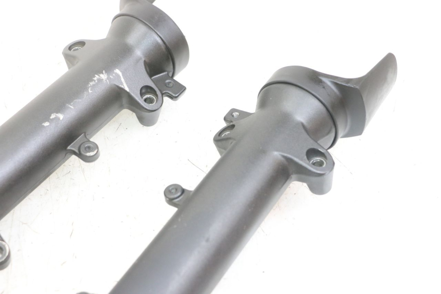 photo de OSŁONA WIDEŁEK ZAWIESZENIA PRZEDNIEGO SUZUKI GSX F GSXF 650 (2007 - 2015) - Punkty mocowania