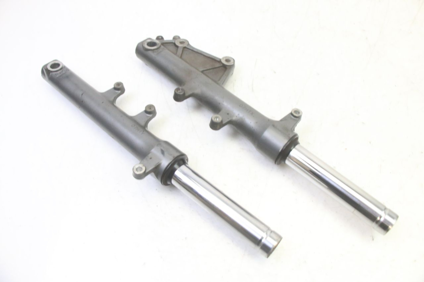 photo de OSŁONA WIDEŁEK ZAWIESZENIA PRZEDNIEGO APRILIA SXR 50 (2021 - 2023) - Zbliżenie techniczne