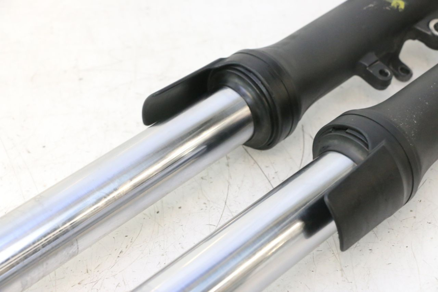 photo de OSŁONA WIDEŁEK ZAWIESZENIA PRZEDNIEGO YAMAHA TDM ABS 900 (2002 - 2014) - Zbliżenie techniczne