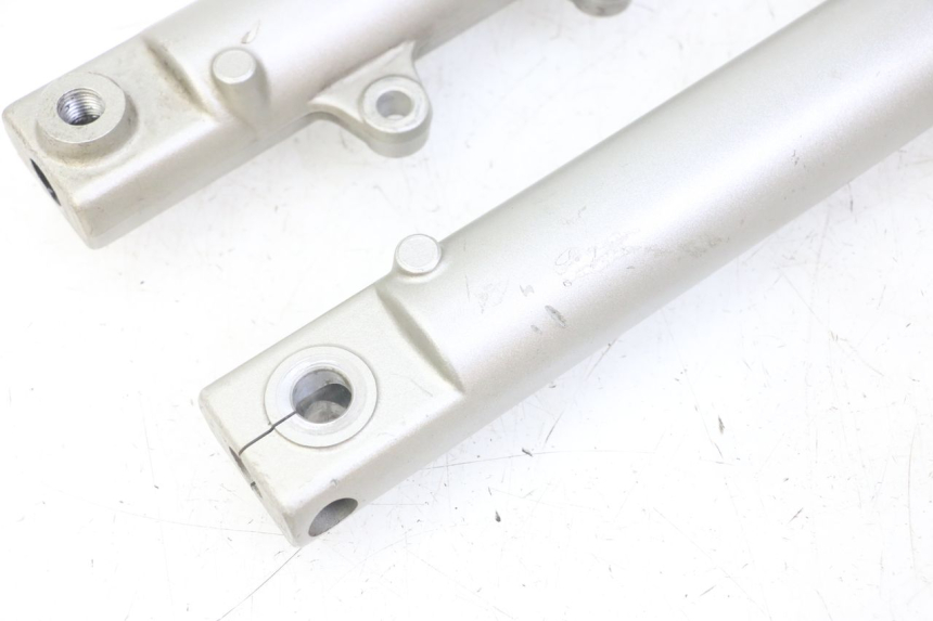 photo de OSŁONA WIDEŁEK ZAWIESZENIA PRZEDNIEGO YAMAHA TDR DELTABOX 125 (1997 - 2003) - Oznaczenia i referencje