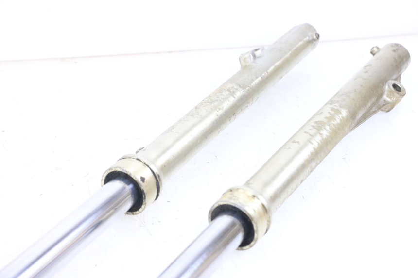 photo de OSŁONA WIDEŁEK ZAWIESZENIA PRZEDNIEGO SUZUKI TS X 80 (1984 - 1988) - Widok ogólny