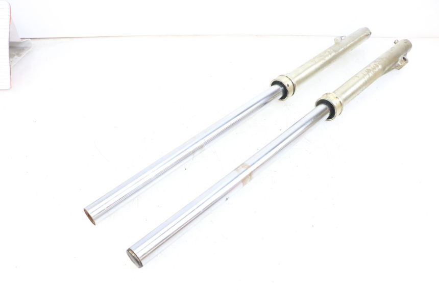 photo de OSŁONA WIDEŁEK ZAWIESZENIA PRZEDNIEGO SUZUKI TS X 80 (1984 - 1988) - Punkty mocowania