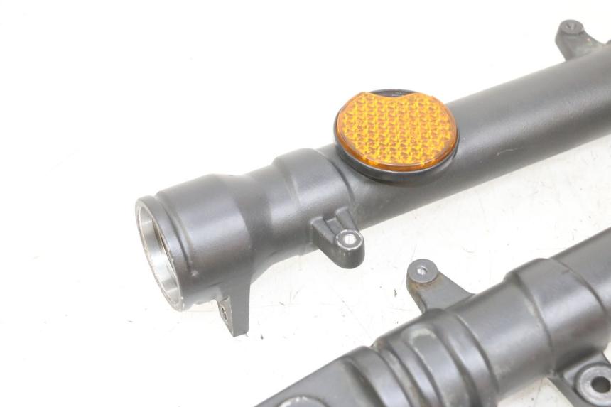 photo de OSŁONA WIDEŁEK ZAWIESZENIA PRZEDNIEGO YAMAHA TZR 50 (2008 - 2016) - Widok z bliska