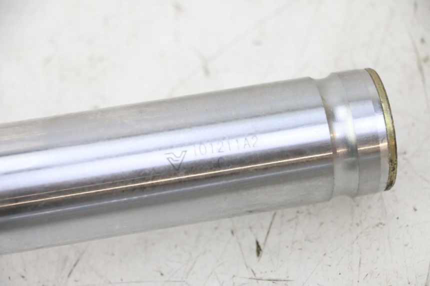 photo de OSŁONA WIDEŁEK ZAWIESZENIA PRZEDNIEGO PEUGEOT VIVACITY NEW 4T 50 (2008 - 2017) - Szczegół części