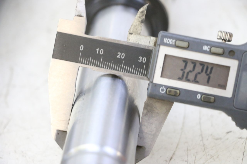 photo de OSŁONA WIDEŁEK ZAWIESZENIA PRZEDNIEGO PEUGEOT VIVACITY NEW 4T 50 (2008 - 2017) - Zbliżenie techniczne