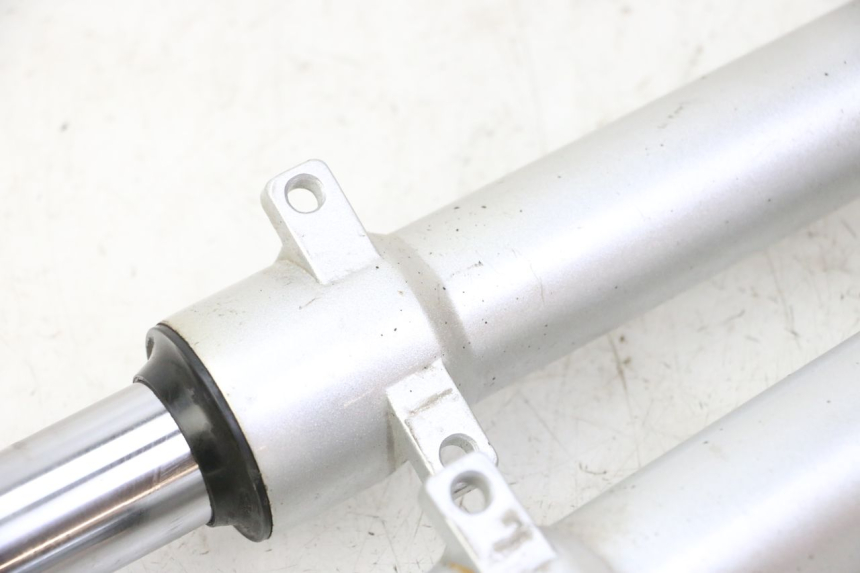 photo de OSŁONA WIDEŁEK ZAWIESZENIA PRZEDNIEGO PEUGEOT VIVACITY NEW 4T 50 (2008 - 2017) - Stan powierzchni