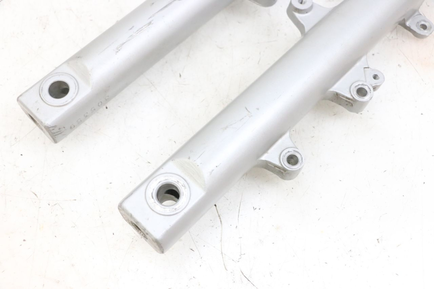 photo de OSŁONA WIDEŁEK ZAWIESZENIA PRZEDNIEGO DAELIM VJ ROADWIN FI 125 (2008 - 2017) - Stan powierzchni