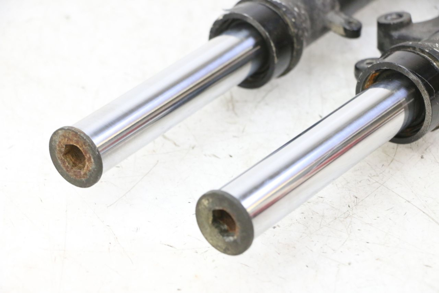 photo de OSŁONA WIDEŁEK AMORTYZATORA MBK WAAP 125 (2008 - 2013) - Stan powierzchni