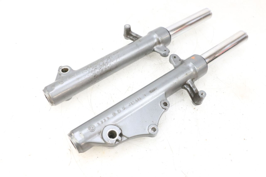 photo de OSŁONA WIDEŁEK ZAWIESZENIA PRZEDNIEGO YAMAHA XMAX X-MAX 125 (2006 - 2009) - Szczegóły charakterystyczne