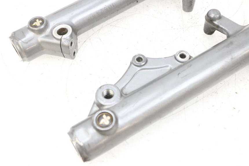 photo de OSŁONA WIDEŁEK ZAWIESZENIA PRZEDNIEGO YAMAHA XMAX X-MAX 125 (2006 - 2009) - Zbliżenie komponentów